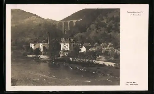 AK Zampach n. Saz., Blick vom Fluss auf Ort und Viadukt