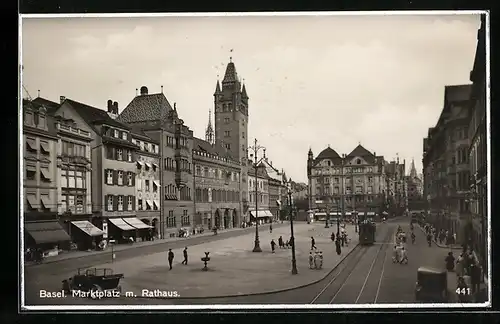 AK Basel, Marktplatz mit Rathaus und Strassenbahn