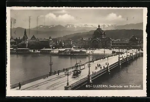 AK Luzern, Strassenbahn auf der Seebrücke mt Bahnhof