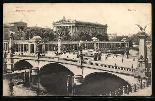 AK Berlin, Nationalgalerie und Friedrichsbrücke mit Strassenbahn