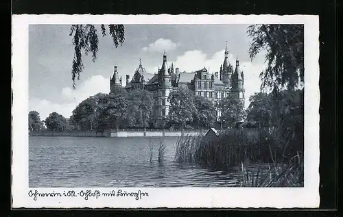 AK Schwerin /Mecklbg., Schlossansicht mit See