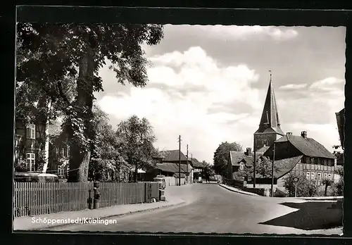 AK Schöppenstedt /Küblingen, Strassenpartie mit Blick zur Kirche