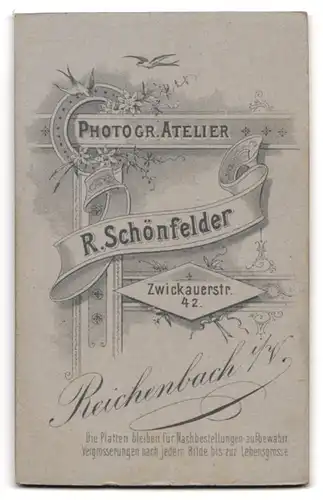 Fotografie R. Schönfelder, Reichenbach, Zwickauerstr. 42, Junge Dame im hellen Kleid mit Spitze und weissen Blumen