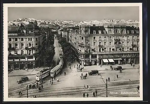 AK Zürich, Bahnhofstrasse mit Hotel Schweizerhof, Geschäften und Strassenbahn