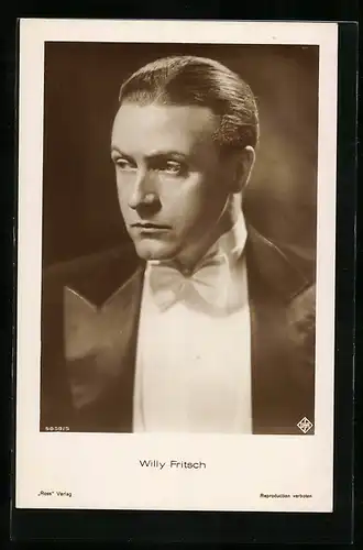 AK Schauspieler Willy Fritsch nachdenklich zur Seite blickend