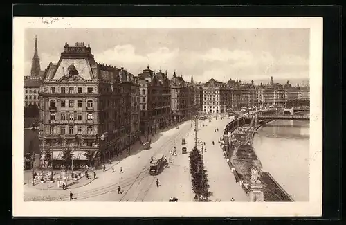 AK Wien I., Strassenpartie mit Strassenbahn