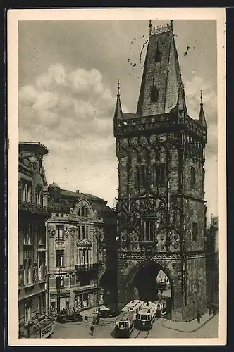 AK Prag, Strassenbahnen am Pulverturm