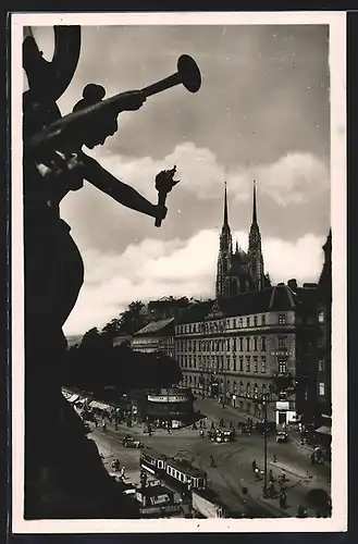 AK Brünn, Strassenbahn vor dem Bahnhof