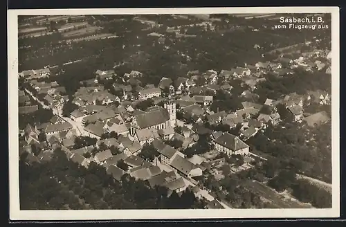 AK Sasbach i. Ba., Teilansicht mit Kirche, Fliegeraufnahme