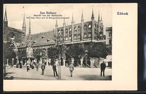 AK Lübeck, Das Rathaus mit langem Haus und Kriegsstuben Fassade von der Marktseite