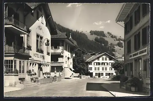 AK Zweisimmen / Berner Oberland, Hotel Krone, Hotel Restaurant Bergmann, Hotel Simmenthal, Dorfstrasse