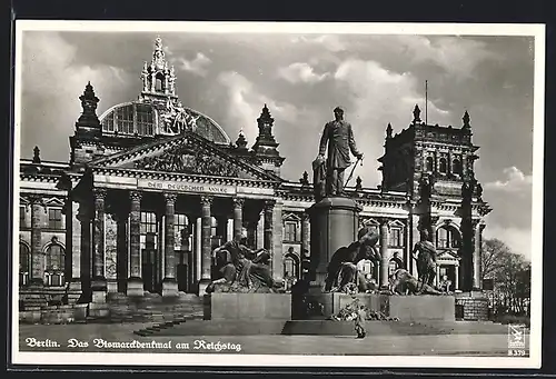 AK Berlin, Das Bismarckdenkmal am Reichstag