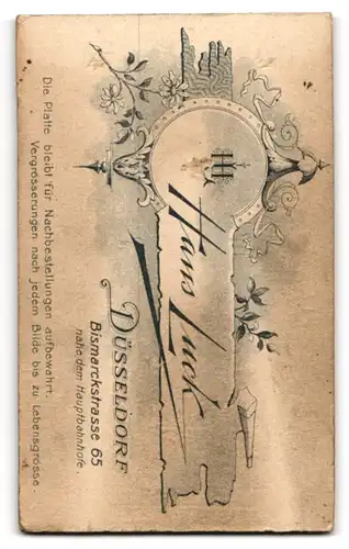 Fotografie Hans Luck, Düsseldorf, Bismarckstrasse 65, Hübscher junger Mann mit dunklem Haar im Halbprofil