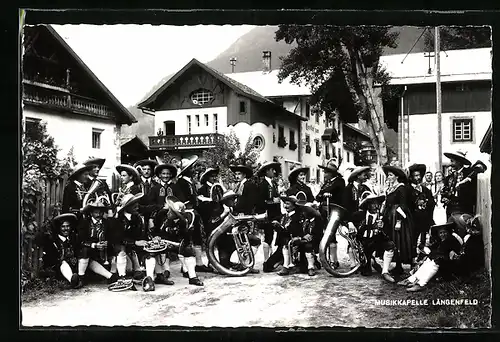 AK Längenfeld, Musikkapelle mit Instrumenten