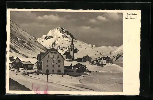 AK Galtür, Alpenhaus Fluchthorn gegen die Berge