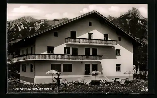 AK Lechaschau, Hotel-Café Leuprecht gegen Berge