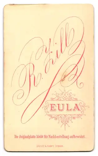 Fotografie R. Zill, Eula, Schöne Dame im schwarzen Kleid mit hochgeflochtenem Haar und silberner Taschenuhr