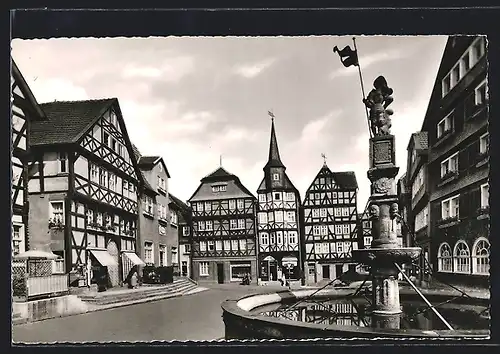 AK Fritzlar, Marktplatz mit Rolandsbrunnen und Fachwerkhäusern