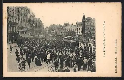 AK Lille, La Grande Place mit Strassenbahn