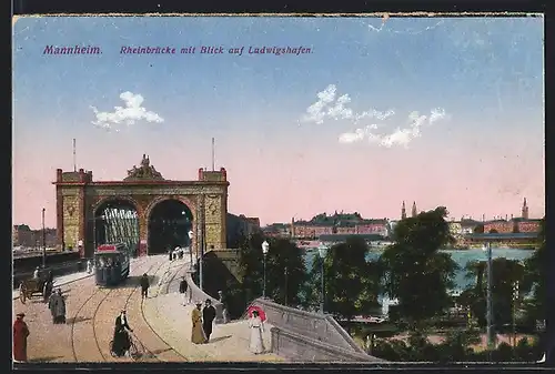 AK Mannheim, Strassenbahn auf der Rheinbrücke mit Blick nach Ludwigshafen