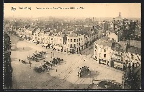 AK Tourcoing, Panorama de la Grand`Place vers l`Hotel de Ville, Strassenbahn