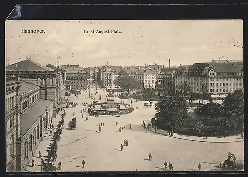 AK Hannover, Ernst-August-Platz, Pferdekutschen am Gehweg