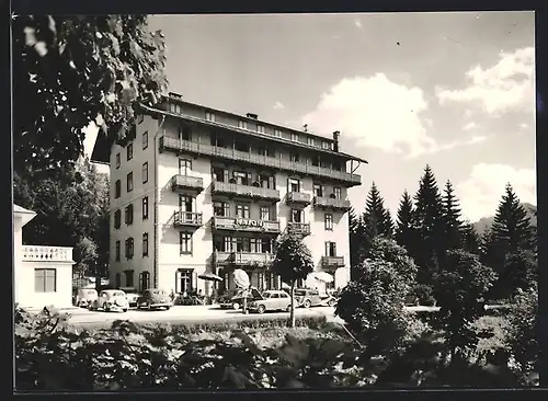 AK Cortina, Hotel Majoni mit vorgefahrenen Autos