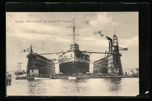 AK Grosses Schwimmdock mit Linienschiff S. M. S. Thüringen, Kriegsschiff