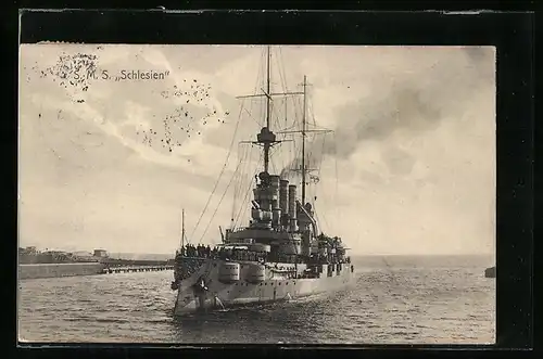 AK SMS Schlesien beim Einfahren in den Hafen