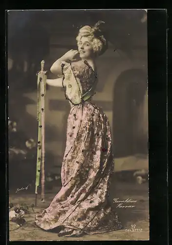 AK Opernsängerin Geraldine Farrar im Kleid