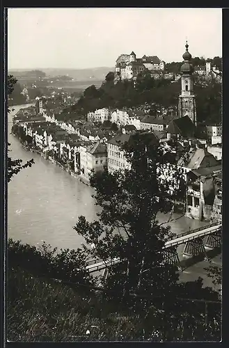 AK Burghausen /Salzach, Ortsansicht mit Burg und Brücke aus der Vogelschau