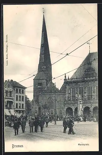 AK Bremen / Stadt, Marktplatz mit Kirche und Passanten