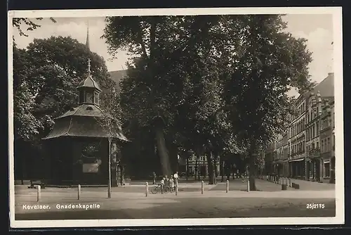 AK Kevelaer, Kinder vor der Gnadenkapelle