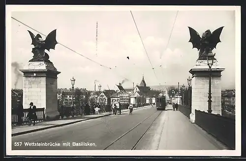 AK Basel, Strassenbahn auf der Wettsteinbrücke mit Basilisken