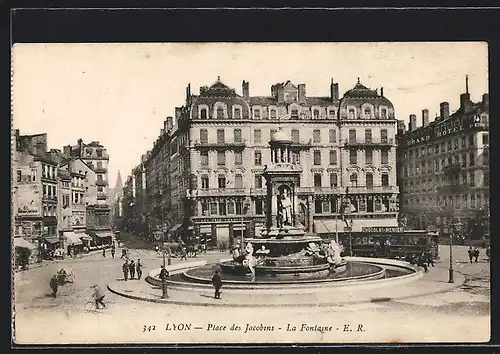 AK Lyon, Place des Jacobins, La Fontaine, Strassenbahn