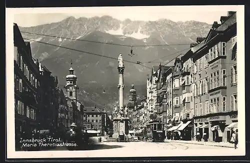 AK Innsbruck, Maria Theresiastrasse mit Säulendenkmal und Strassenbahn