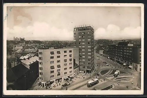 AK Pressburg, A. Hinka-Platz mit Strassenbahnen aus der Vogelschau