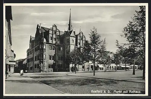 AK Saalfeld / Saale, Markt mit Rathaus