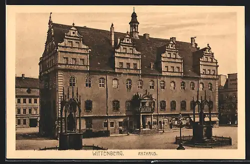 AK Wittenberg / Elbe, Rathaus mit Denkmälern