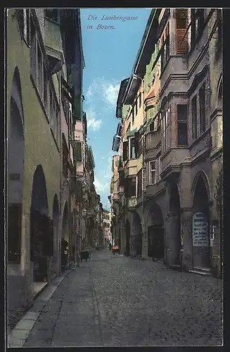 AK Bozen, Blick entlang der Strasse Laubengasse