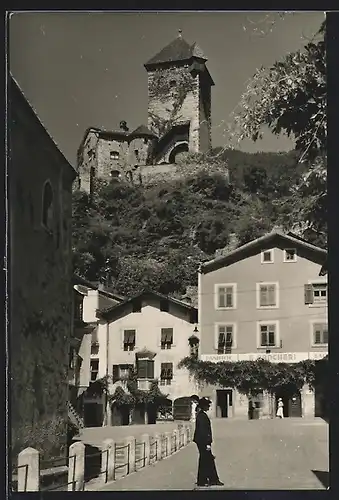 AK Klausen, Strassenpartie mit Geschäft, Schloss