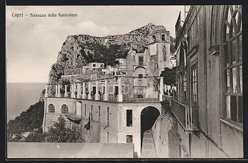 AK Capri, Terrazza della funicolare, Blick auf Häuser mit Durchgang, Meer