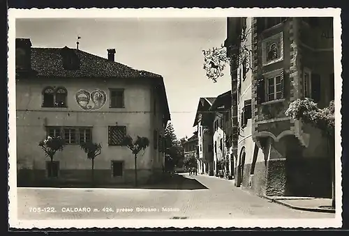 AK Caldaro, Strassenpartie mit Wohnhäusern