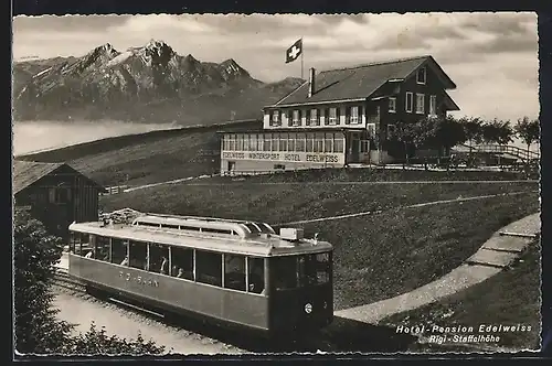 AK Rigi, Hotel-Pension Edelweiss mit Bergbahn auf der Rigi-Staffelhöhe