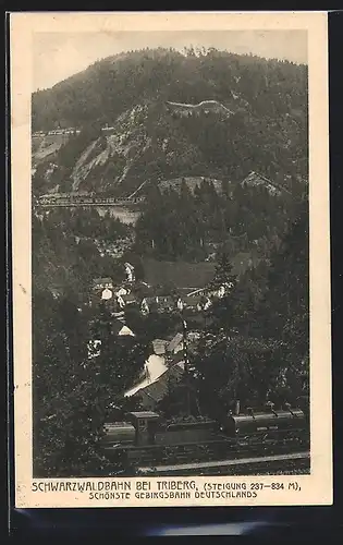 AK Triberg, Schwarzwaldbahn über Ortschaft am Berg