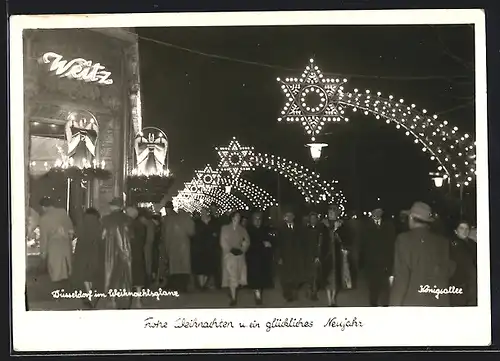 AK Düsseldorf, Königsallee, belebte Strassenpartie mit Weihnachtslichtern