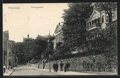 AK Flensburg, Strasse Nordergraben mit Freimaurer-Logenhaus