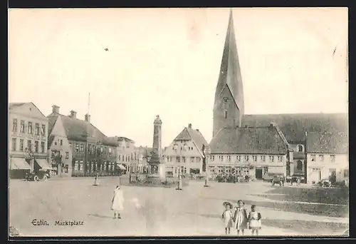 AK Eutin, Marktplatz mit Denkmal und Kirche