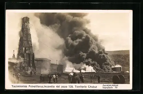 AK Brasilien, Yacimentos Petroliferos, Incendio del pozo 128, Brand eines Petroleum-Bohrturms