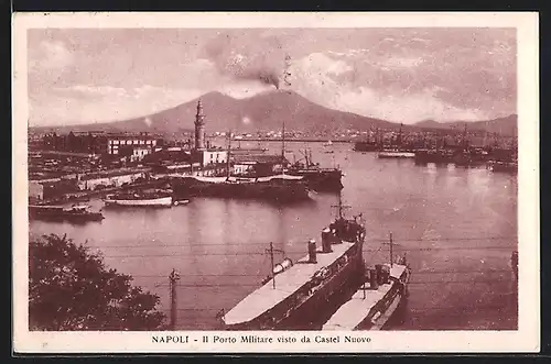 AK Napoli / Neapel, Kriegshafen mit Castel Nuovo und Vesuv